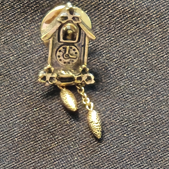 Avon Cuckoo Clock Pin - Picture 2 of 5
